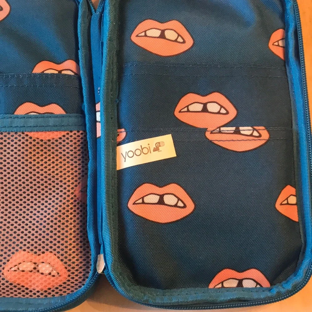 Yoobi Pencil Organizer- Navy Peach Lips